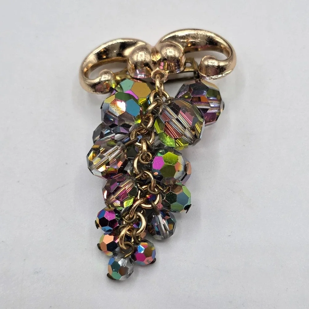 Vintage Grape Cluster Brooch Pin Gold Tone Iridescent Crystal Dangle Chandelier‎